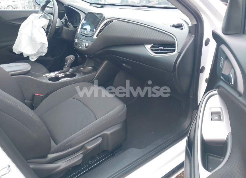 Photo 5 of 2024 Chevrolet Malibu FWD 1LT (VIN 1G1ZD5STXRF179926)