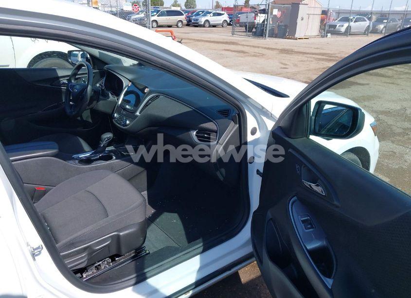 Photo 5 of 2024 Chevrolet Malibu FWD 1LT (VIN 1G1ZD5STXRF207675)