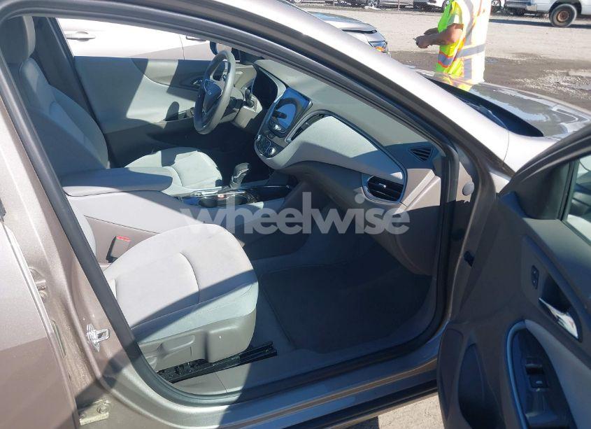 Photo 5 of 2025 Chevrolet Malibu FWD 1LT (VIN 1G1ZD5STXSF147693)