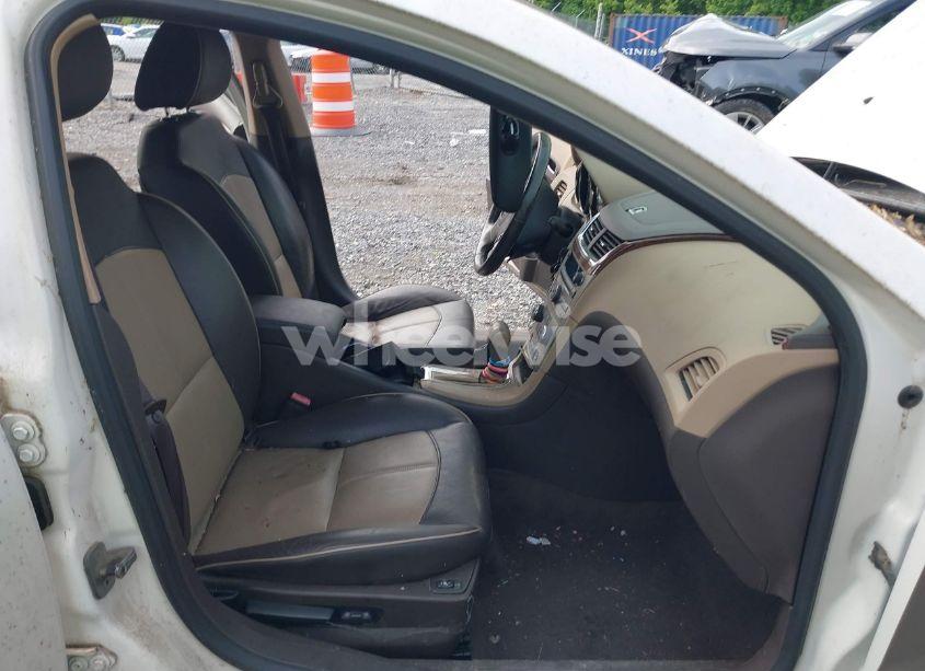 Photo 5 of 2010 Chevrolet Malibu LTZ (VIN 1G1ZE5E71AF101003)