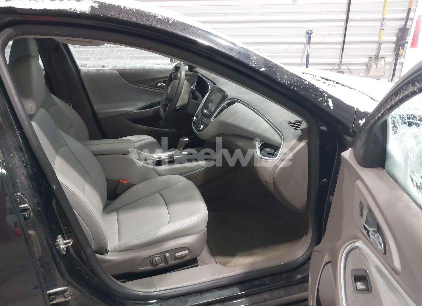 Photo 5 of 2016 Chevrolet Malibu 1LT (VIN 1G1ZE5ST0GF187513)