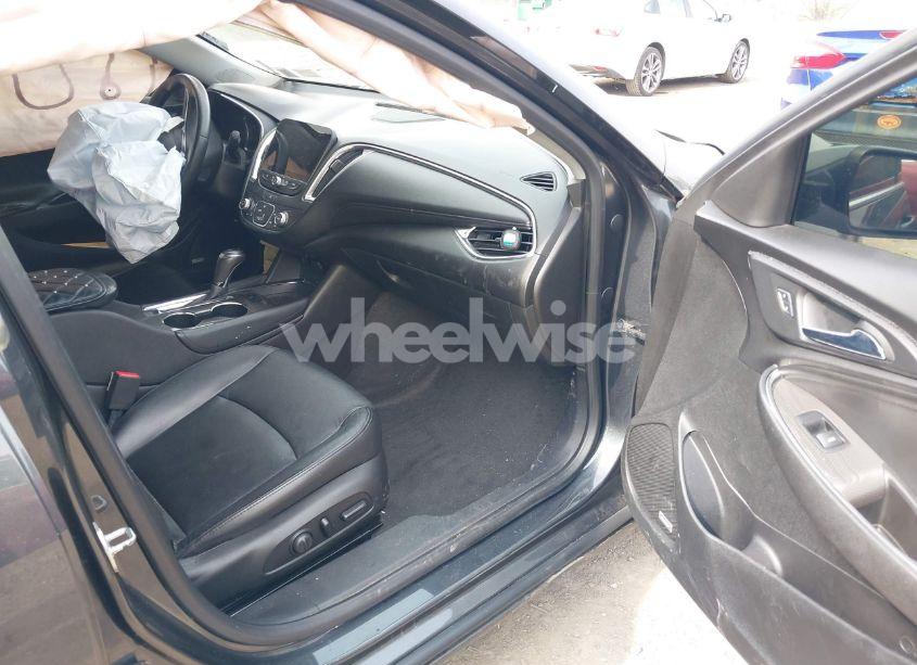 Photo 5 of 2016 Chevrolet Malibu 1LT (VIN 1G1ZE5ST0GF223717)