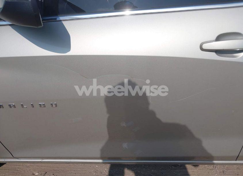 Photo 6 of 2016 Chevrolet Malibu 1LT (VIN 1G1ZE5ST0GF251145)