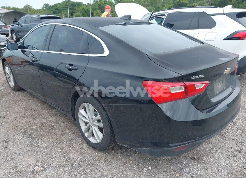 Photo 3 of 2016 Chevrolet Malibu 1LT (VIN 1G1ZE5ST0GF265496)