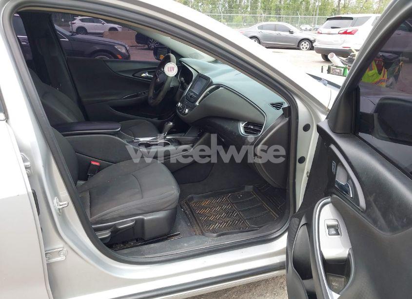 Photo 5 of 2016 Chevrolet Malibu 1LT (VIN 1G1ZE5ST0GF266745)