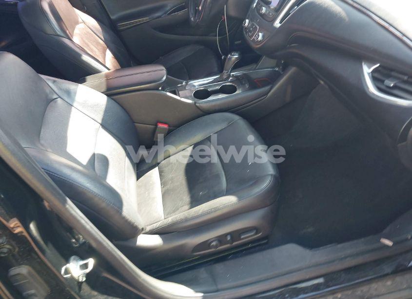 Photo 5 of 2016 Chevrolet Malibu 1LT (VIN 1G1ZE5ST0GF276868)