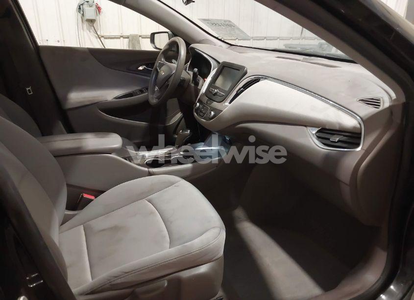 Photo 5 of 2016 Chevrolet Malibu 1LT (VIN 1G1ZE5ST0GF304944)