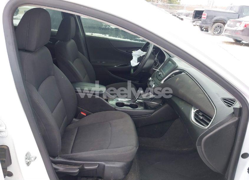 Photo 5 of 2016 Chevrolet Malibu LT (VIN 1G1ZE5ST0GF322490)