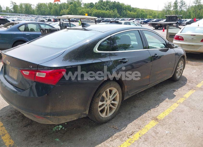 Photo 4 of 2016 Chevrolet Malibu 1LT (VIN 1G1ZE5ST0GF347700)