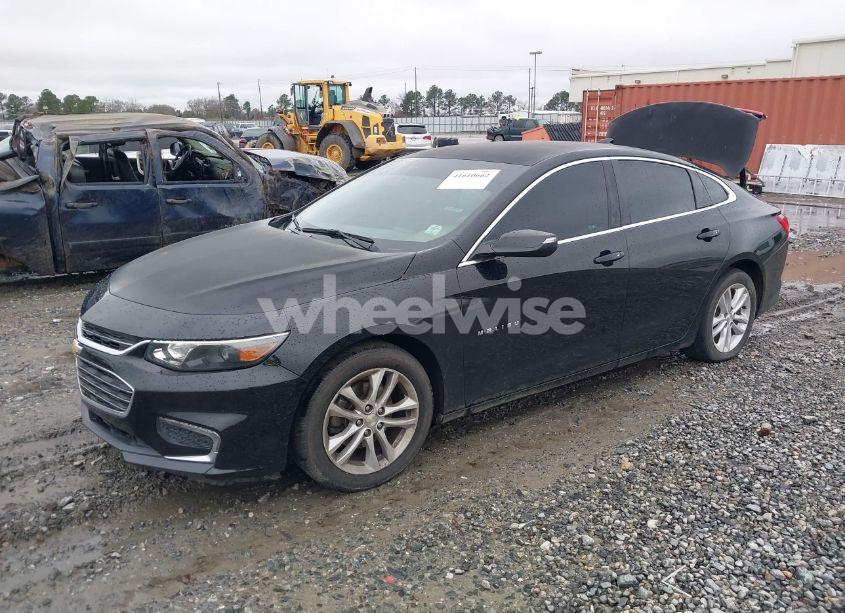 Photo 2 of 2017 Chevrolet Malibu 1LT (VIN 1G1ZE5ST0HF120069)