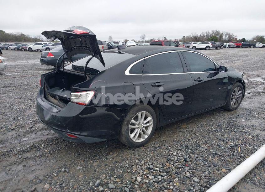 Photo 4 of 2017 Chevrolet Malibu 1LT (VIN 1G1ZE5ST0HF120069)