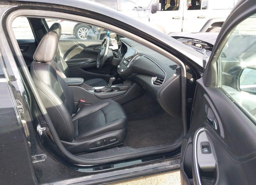 Photo 5 of 2017 Chevrolet Malibu 1LT (VIN 1G1ZE5ST0HF175816)