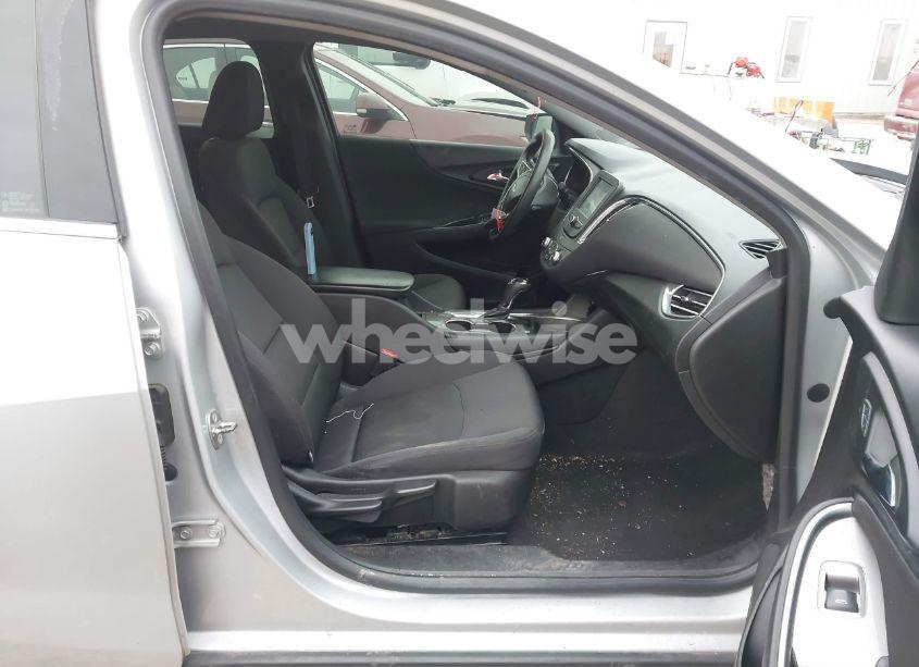 Photo 5 of 2017 Chevrolet Malibu 1LT (VIN 1G1ZE5ST0HF184547)