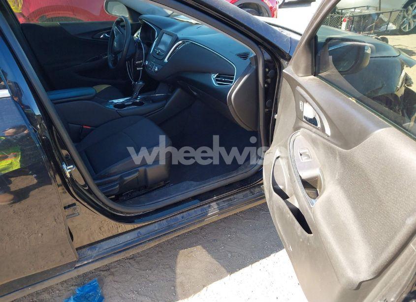 Photo 5 of 2017 Chevrolet Malibu 1LT (VIN 1G1ZE5ST0HF189148)