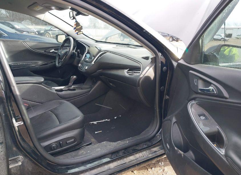 Photo 5 of 2017 Chevrolet Malibu 1LT (VIN 1G1ZE5ST0HF203100)