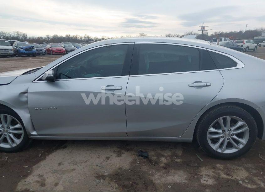 Photo 13 of 2017 Chevrolet Malibu 1LT (VIN 1G1ZE5ST0HF209298)