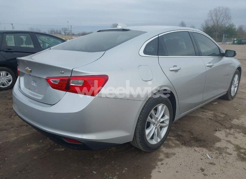Photo 4 of 2017 Chevrolet Malibu 1LT (VIN 1G1ZE5ST0HF209298)