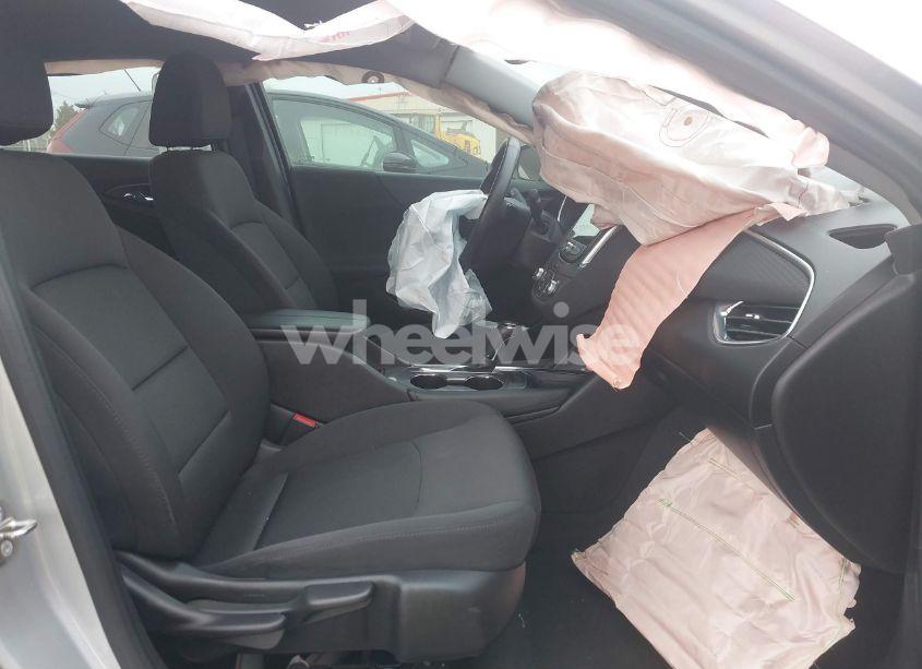 Photo 5 of 2017 Chevrolet Malibu 1LT (VIN 1G1ZE5ST0HF209298)