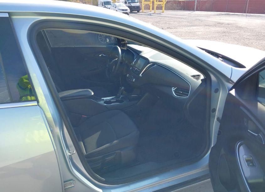 Photo 5 of 2017 Chevrolet Malibu 1LT (VIN 1G1ZE5ST0HF229793)