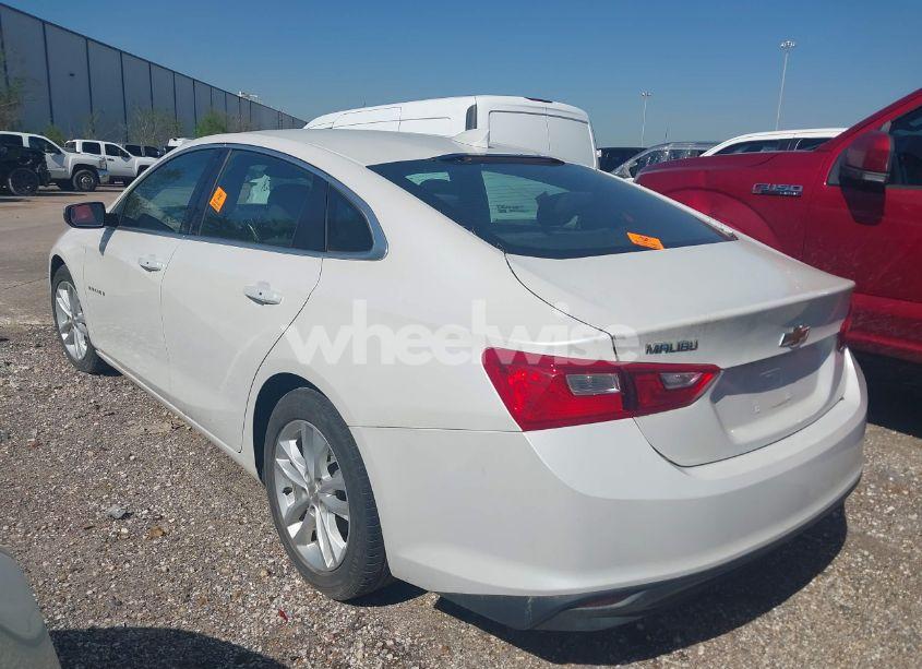 Photo 3 of 2017 Chevrolet Malibu 1LT (VIN 1G1ZE5ST0HF252121)