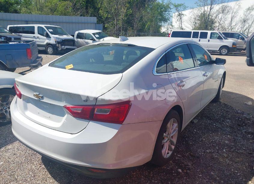 Photo 4 of 2017 Chevrolet Malibu 1LT (VIN 1G1ZE5ST0HF252121)
