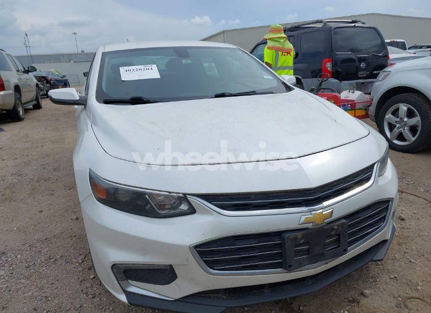 Photo 6 of 2017 Chevrolet Malibu 1LT (VIN 1G1ZE5ST0HF252121)