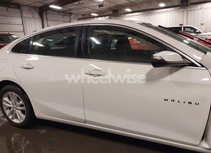 Photo 13 of 2017 Chevrolet Malibu 1LT (VIN 1G1ZE5ST0HF255844)