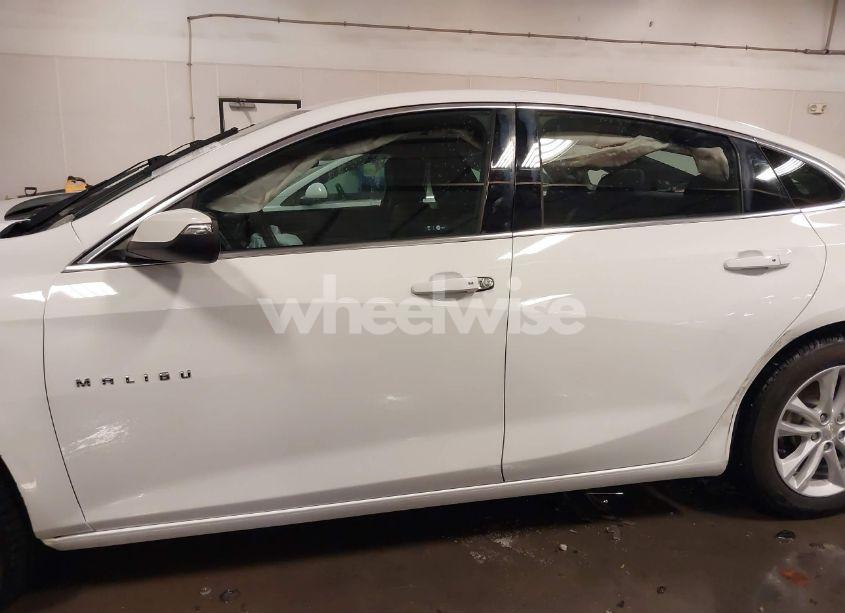 Photo 14 of 2017 Chevrolet Malibu 1LT (VIN 1G1ZE5ST0HF255844)