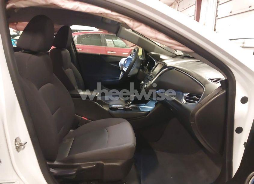 Photo 5 of 2017 Chevrolet Malibu 1LT (VIN 1G1ZE5ST0HF255844)