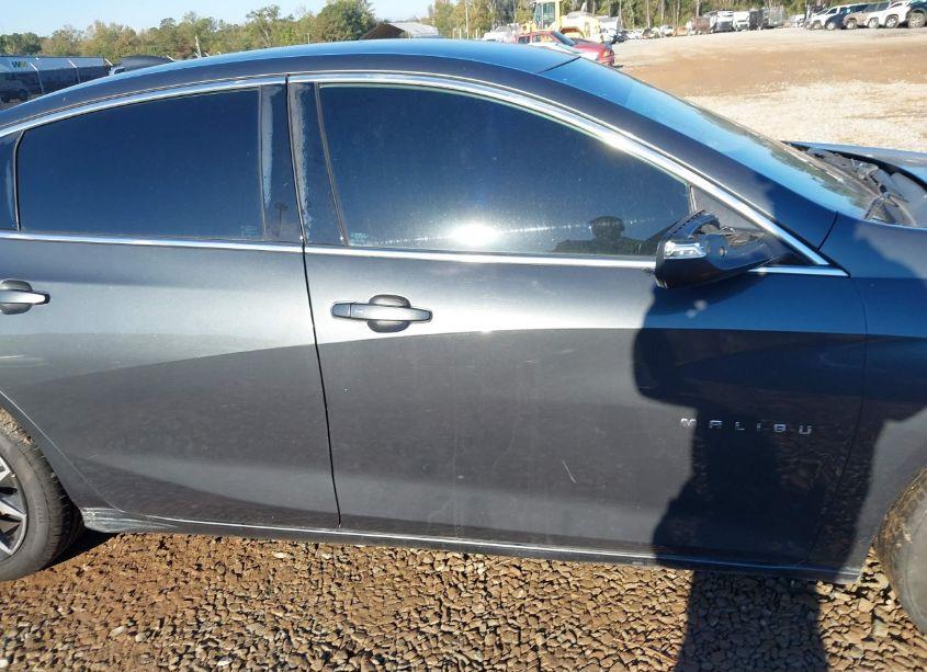 Photo 12 of 2017 Chevrolet Malibu 1LT (VIN 1G1ZE5ST0HF277035)