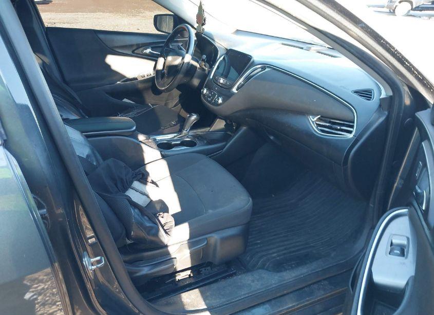 Photo 5 of 2017 Chevrolet Malibu 1LT (VIN 1G1ZE5ST0HF277035)