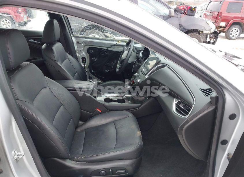 Photo 5 of 2016 Chevrolet Malibu 1LT (VIN 1G1ZE5ST1GF185897)