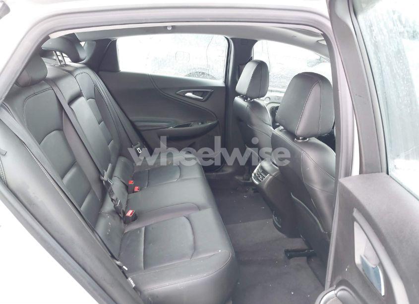 Photo 8 of 2016 Chevrolet Malibu 1LT (VIN 1G1ZE5ST1GF185897)