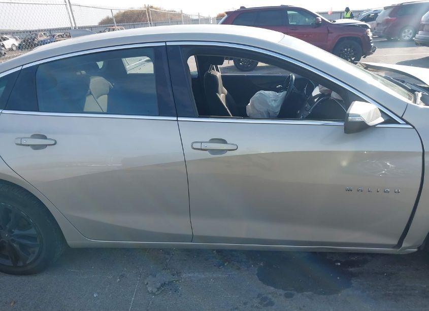 Photo 13 of 2016 Chevrolet Malibu 1LT (VIN 1G1ZE5ST1GF186080)