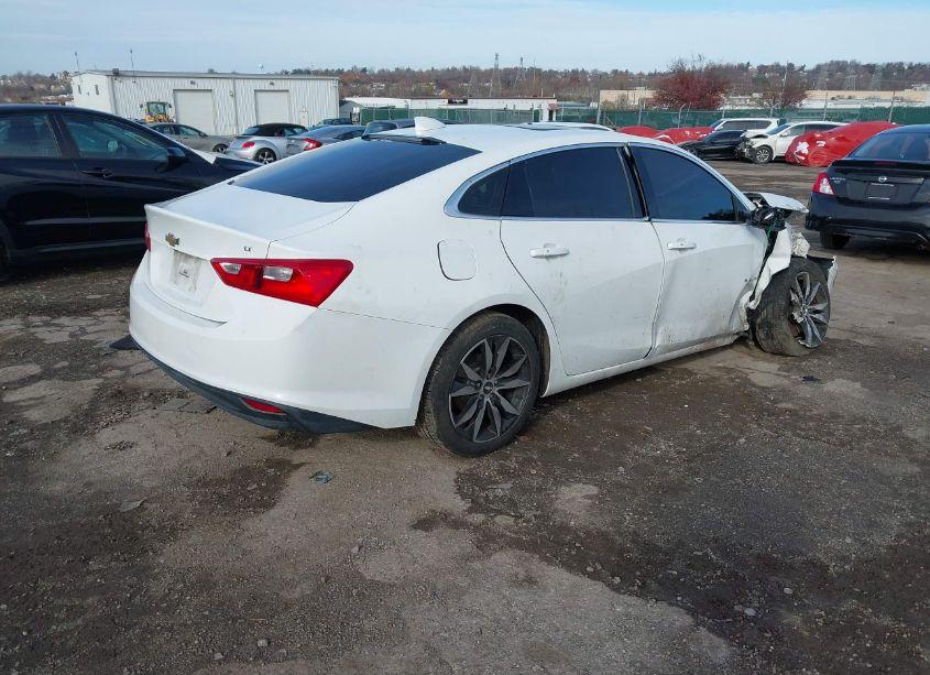 Photo 4 of 2016 Chevrolet Malibu 1LT (VIN 1G1ZE5ST1GF192221)