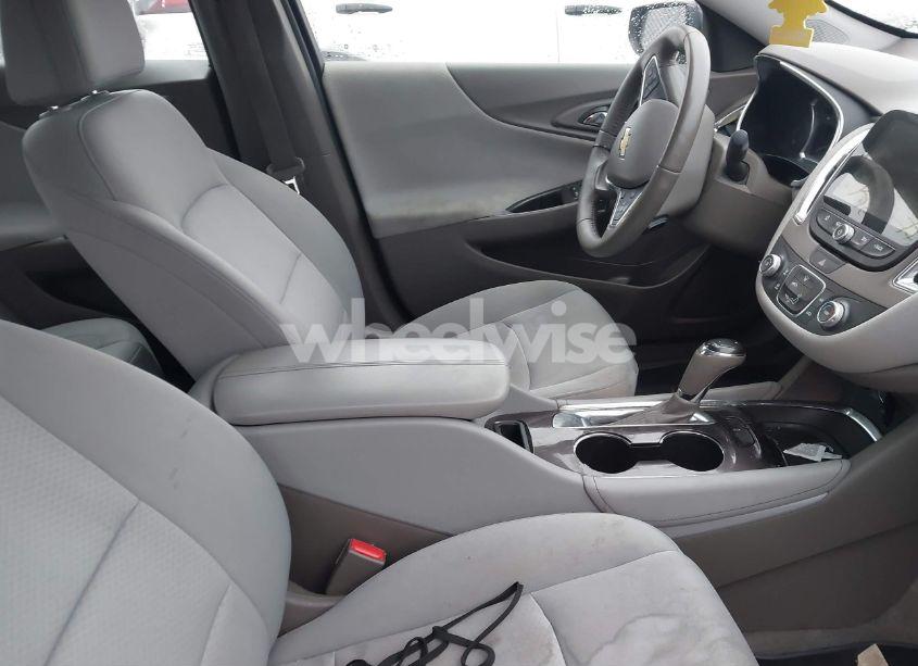 Photo 5 of 2016 Chevrolet Malibu 1LT (VIN 1G1ZE5ST1GF195541)