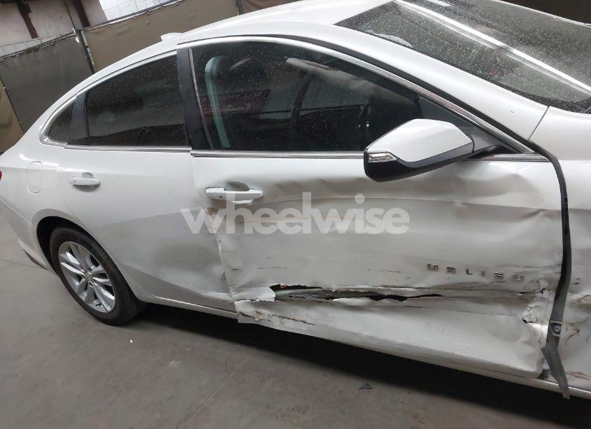 Photo 13 of 2016 Chevrolet Malibu 1LT (VIN 1G1ZE5ST1GF203752)