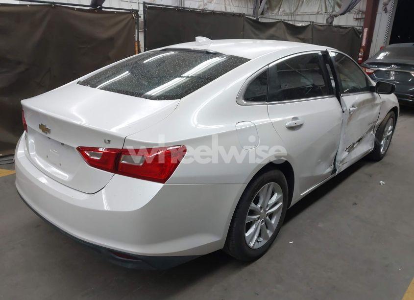 Photo 4 of 2016 Chevrolet Malibu 1LT (VIN 1G1ZE5ST1GF203752)