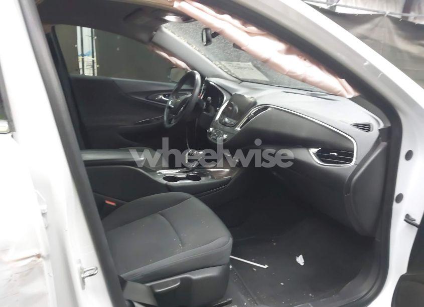 Photo 5 of 2016 Chevrolet Malibu 1LT (VIN 1G1ZE5ST1GF203752)