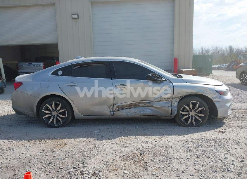 Photo 13 of 2016 Chevrolet Malibu 1LT (VIN 1G1ZE5ST1GF217926)