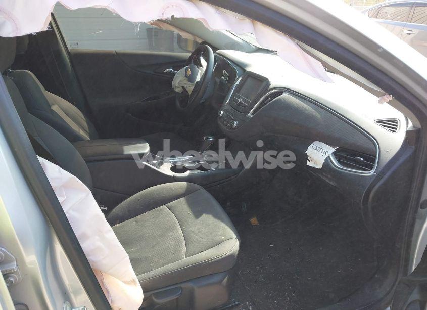 Photo 5 of 2016 Chevrolet Malibu 1LT (VIN 1G1ZE5ST1GF217926)