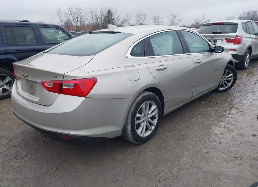 Photo 4 of 2016 Chevrolet Malibu 1LT (VIN 1G1ZE5ST1GF239134)