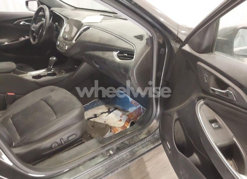 Photo 5 of 2016 Chevrolet Malibu 1LT (VIN 1G1ZE5ST1GF252126)