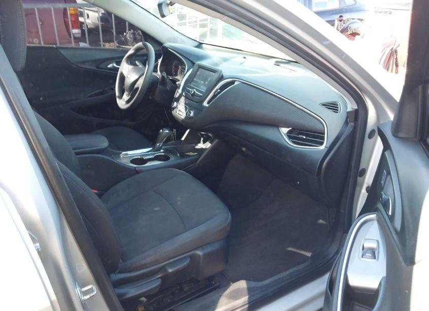 Photo 5 of 2016 Chevrolet Malibu 1LT (VIN 1G1ZE5ST1GF264745)