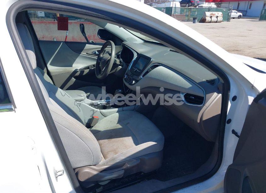 Photo 5 of 2016 Chevrolet Malibu 1LT (VIN 1G1ZE5ST1GF281660)