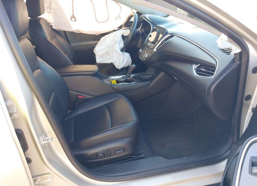 Photo 5 of 2016 Chevrolet Malibu 1LT (VIN 1G1ZE5ST1GF283523)