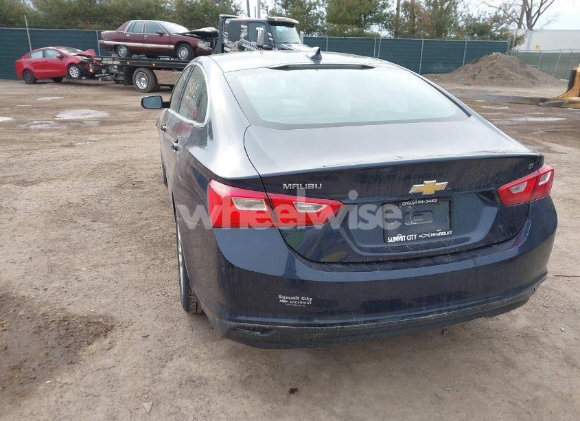 Photo 3 of 2016 Chevrolet Malibu 1LT (VIN 1G1ZE5ST1GF284302)