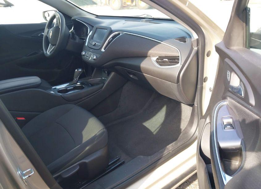 Photo 5 of 2016 Chevrolet Malibu 1LT (VIN 1G1ZE5ST1GF291007)