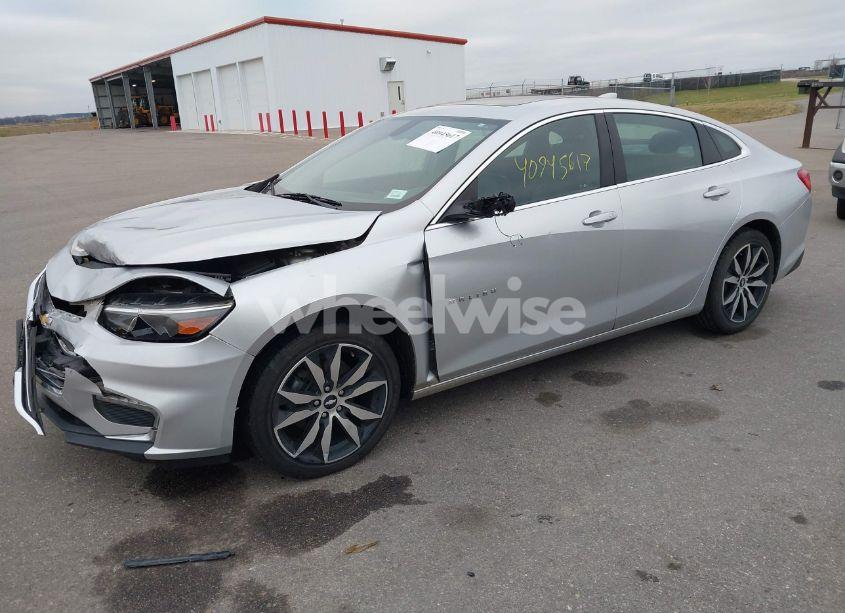 Photo 2 of 2016 Chevrolet Malibu 1LT (VIN 1G1ZE5ST1GF312194)