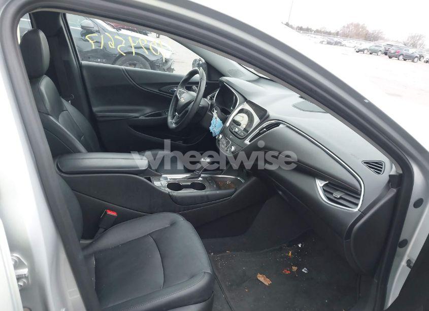 Photo 5 of 2016 Chevrolet Malibu 1LT (VIN 1G1ZE5ST1GF312194)